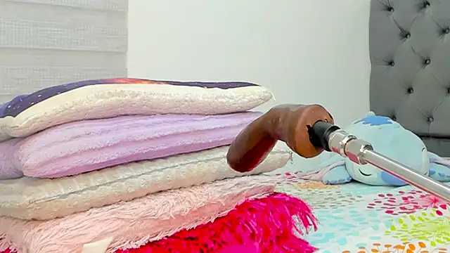 Elizabeth_18_ webcam