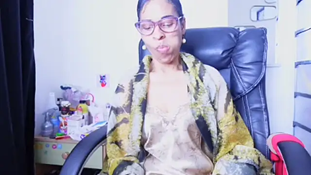 Aries_Mature webcam