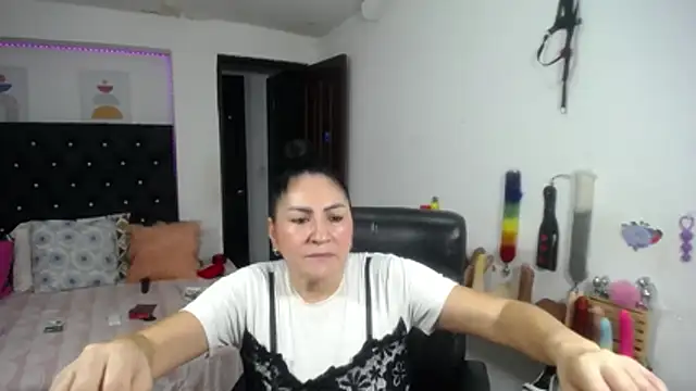 mature_bigboobs10 live cam on StripChat