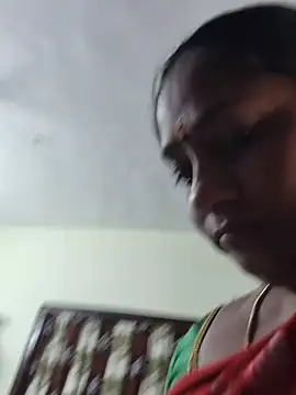 yamini1431 live cam on StripChat