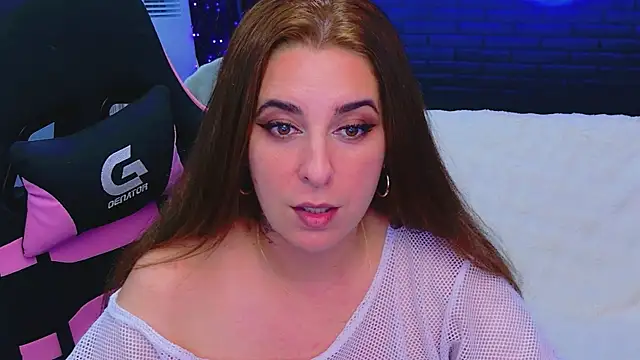 KarinaNoir live cam on StripChat
