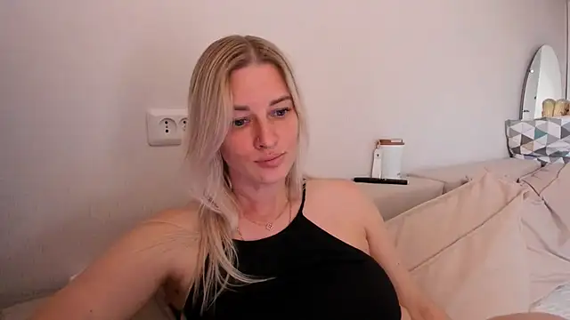 THE_GOLDEN_WOMAN webcam