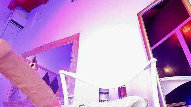 BritannyClaire webcam