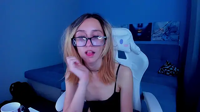 College_Girl_18 webcam