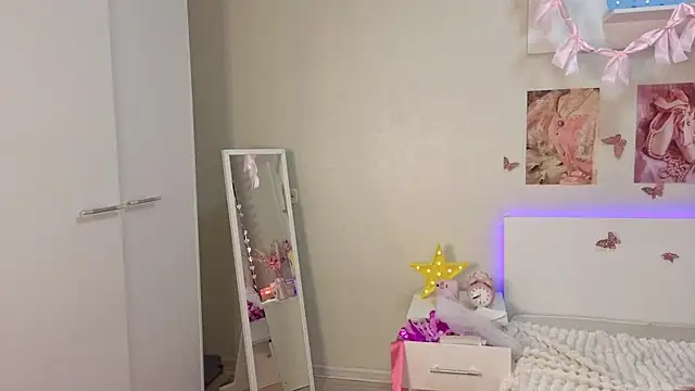 Milly_Lane webcam