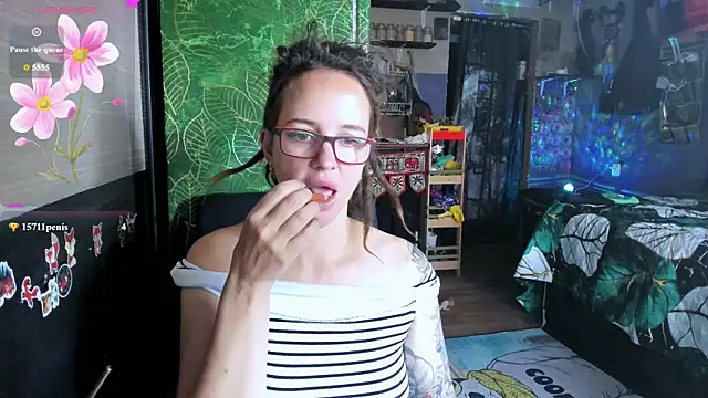 lisafoxy_y - LisaFoxy_y's free webcam - UK Sex Cams