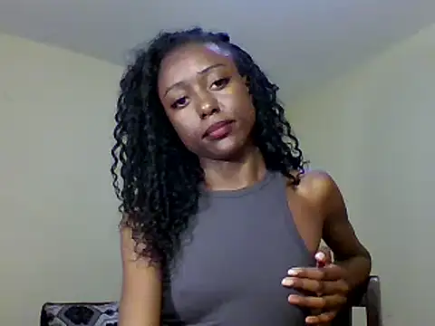 HotSkinnyLady live cam on StripChat