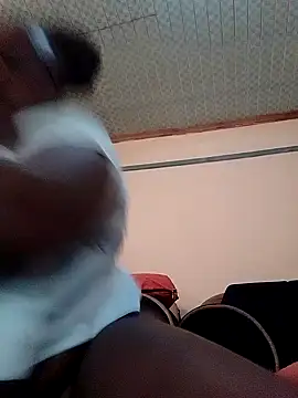 Ebonypearl2 live cam on StripChat