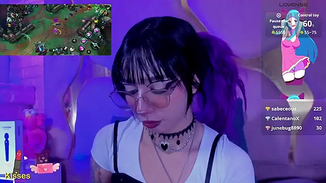 NaniiSisy webcam
