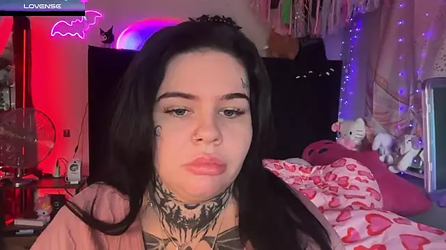 BigBootyHolly webcam