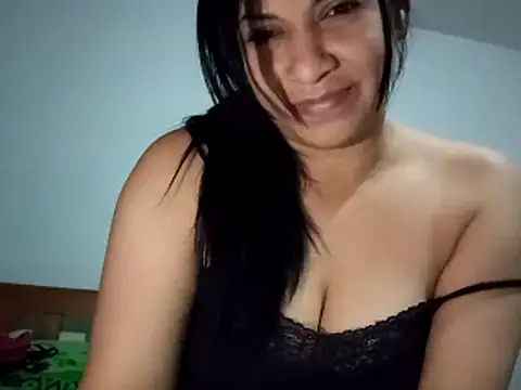 zaratby live cam on StripChat