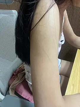 Mina048 webcam