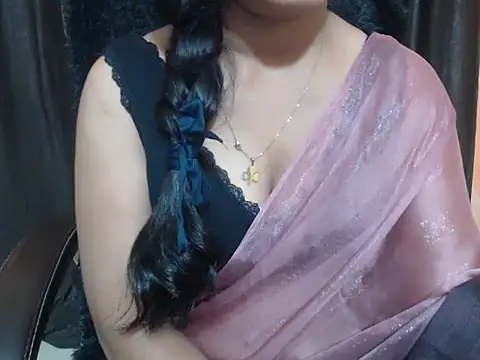 Kudi_Kiyara live cam on StripChat