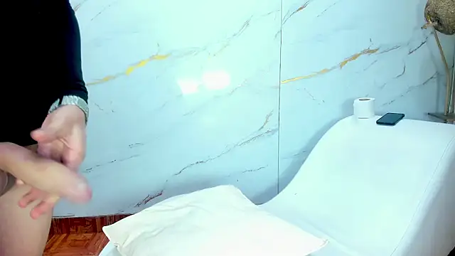 AmazingOrgasm webcam