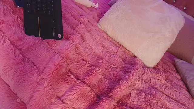 MylaDreams live cam on StripChat
