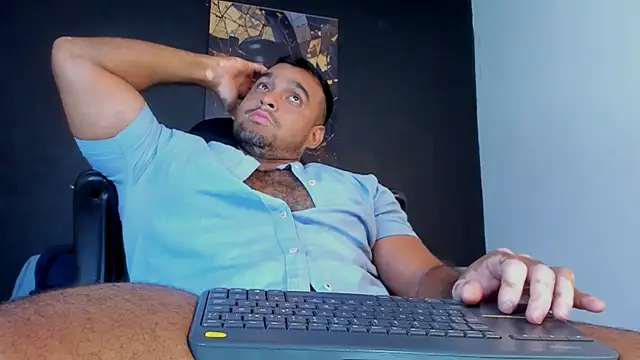 Big_furry_bear13 webcam