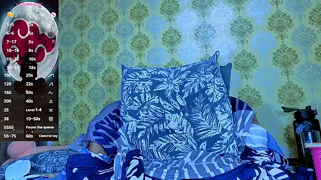 anya_weisz webcam