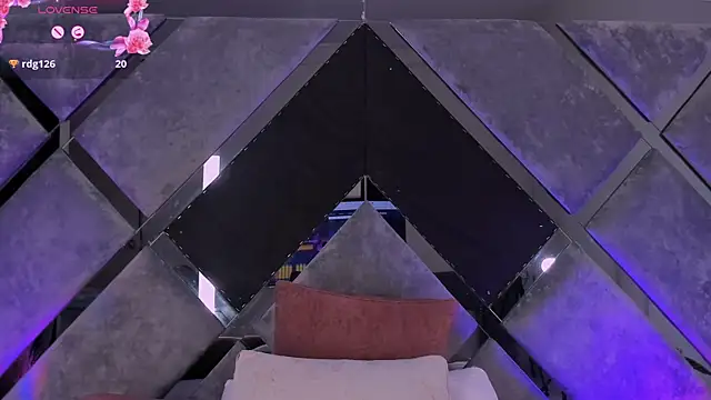 ZoeJhonson-1 webcam