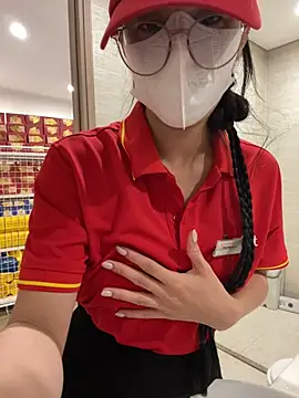 Sneaky_Cumshoot webcam