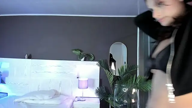 Mia_noiir webcam