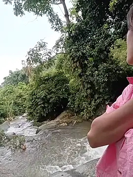 Linda-yiyi live cam