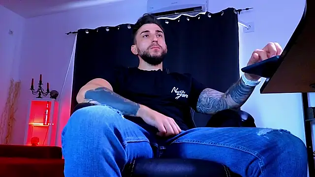MightyAaron66 webcam