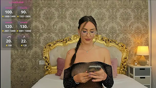 JulieVelvet webcam