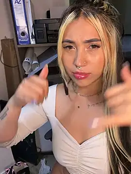 manuelaveeleez (F young) - Play with dildo in pussy