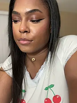 CandyLuxxxx webcam