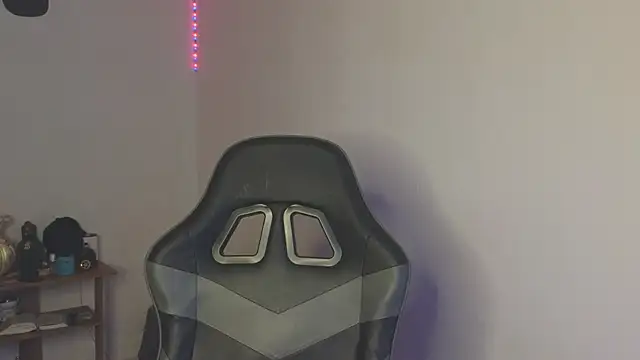 Ades_Lowe webcam