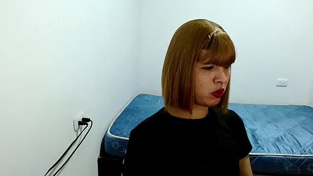 estefania224 live cam on StripChat