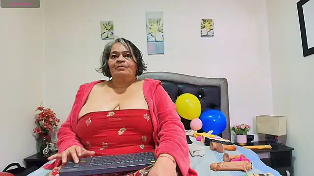 QueenMatturex live cam on StripChat