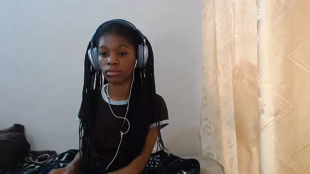 PetiteBarbie_05 live cam on StripChat