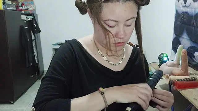 curly_greeneyed webcam