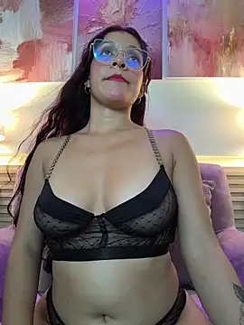 BrianaGaging webcam