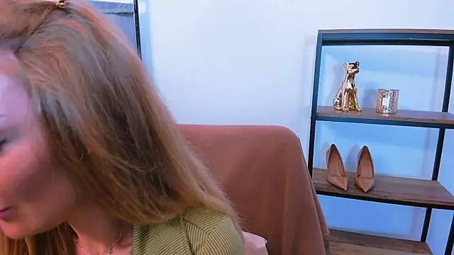 AulloraHoney webcam
