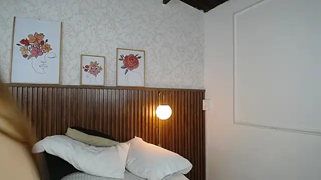 Ariana_Wayne webcam