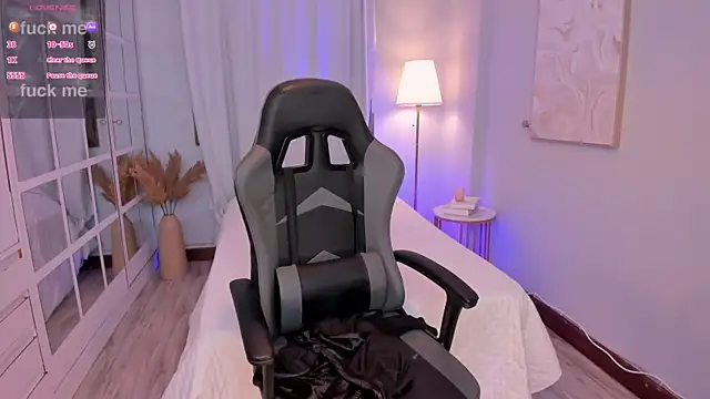 LeahJones_ webcam