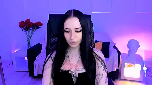 MonicaLowes webcam