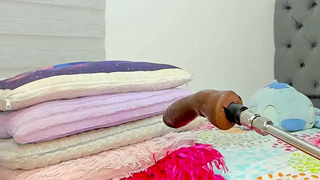 Elizabeth_18_ webcam