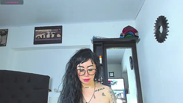Vicky_hotmilf live cam on StripChat