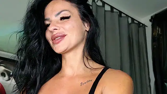 Elle_Vie live cam on StripChat