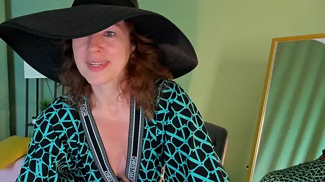LeticiaRomano live cam on StripChat