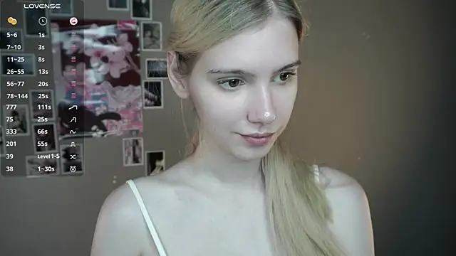 ElaineBerum live cam on StripChat