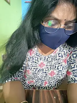 sexxyrenukaa live cam on StripChat