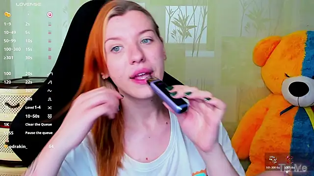 MeganNewCat live cam on StripChat