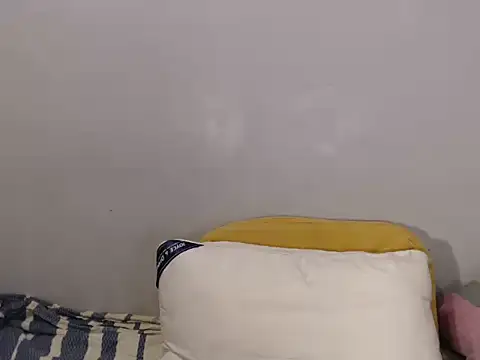 Urhotsilverboy live cam on StripChat