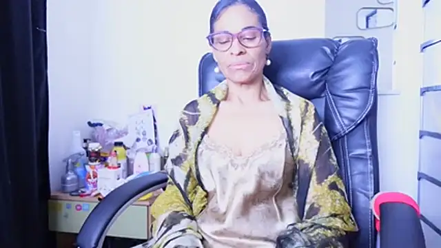 Aries_Mature webcam