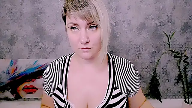 Djullia live cam on StripChat