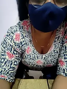 sexxyrenukaa live cam on StripChat
